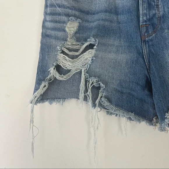 Good American Bombshell Distressed Shorts - Picture 12 of 15